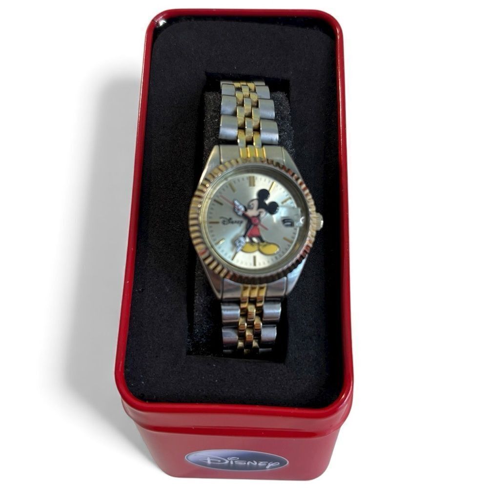 Disney Vintage Mickey Mouse Women’s Watch in Beautiful Original Packaging.